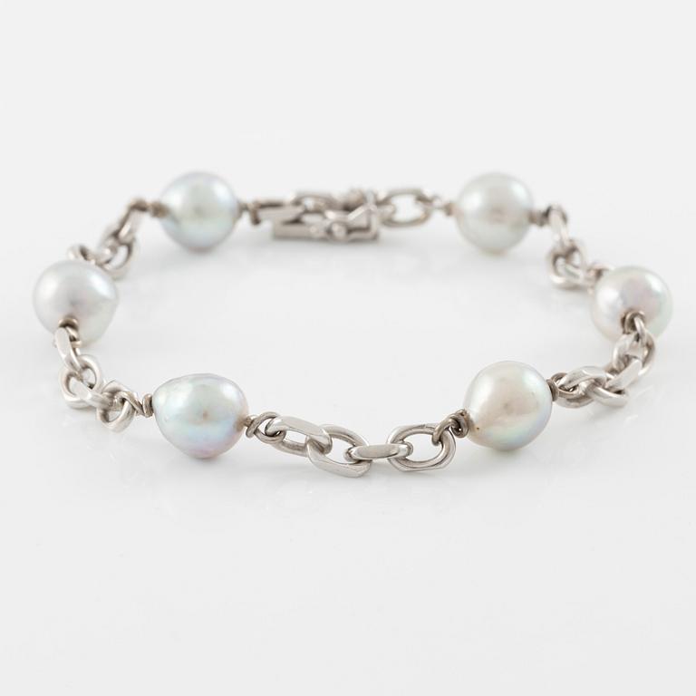Armband, Hellström & Åhrling, 18K vitguld och odlade pärlor.