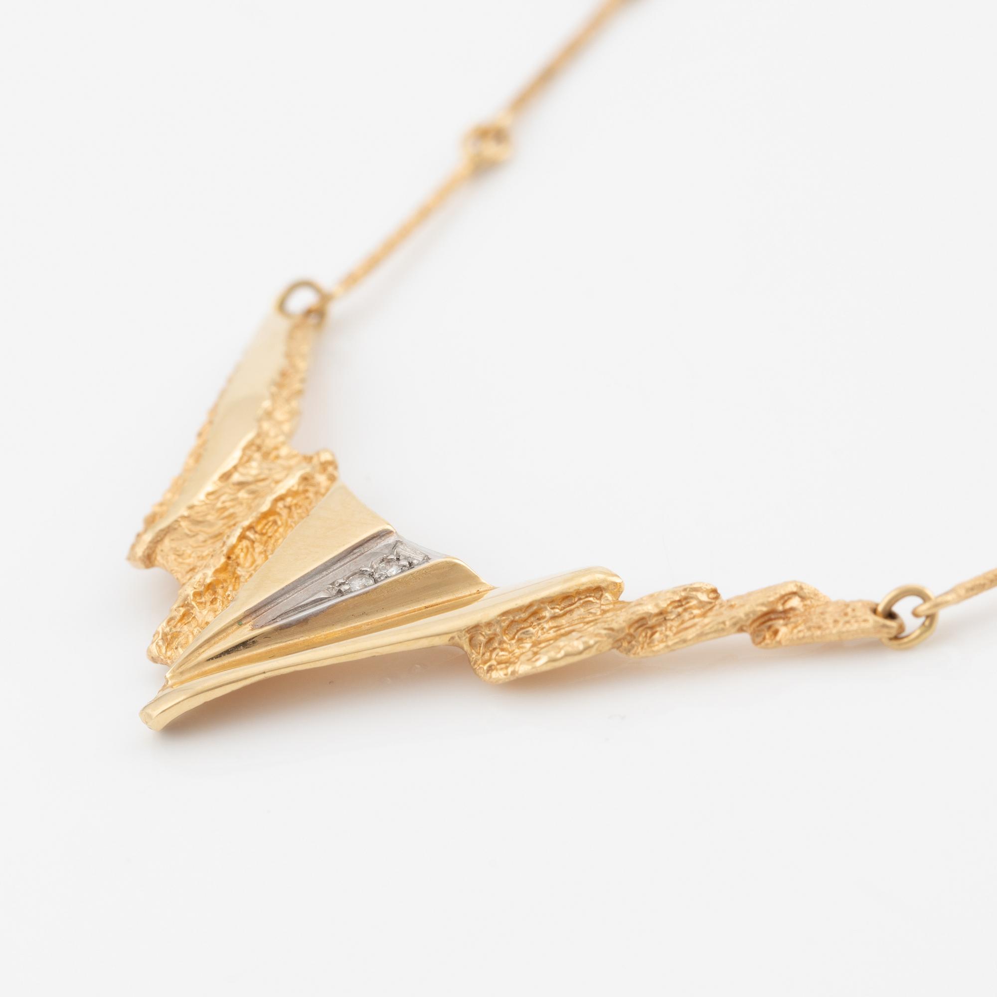 Necklace in 18K gold with round brilliant-cut diamonds.