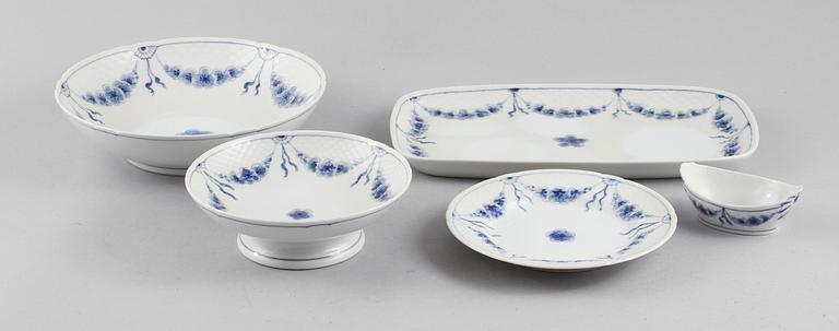 SERVISDELAR, 34 st, "Empire", porslin, Bing & Gröndahl, omkring 1900-talets mitt.