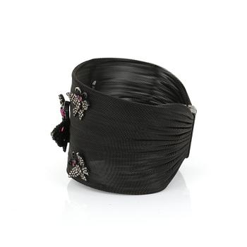 ARMBAND, rostfritt svart stål, rubiner och små diamanter.
