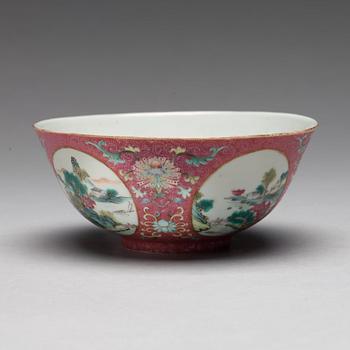 SKÅL, porslin. Qingdynastin med Qianlongs märke i rött.