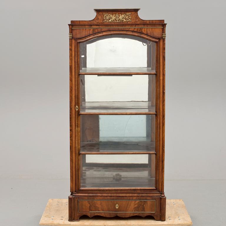 VITRINSKÅP, Senempire, 1800-talets mitt.