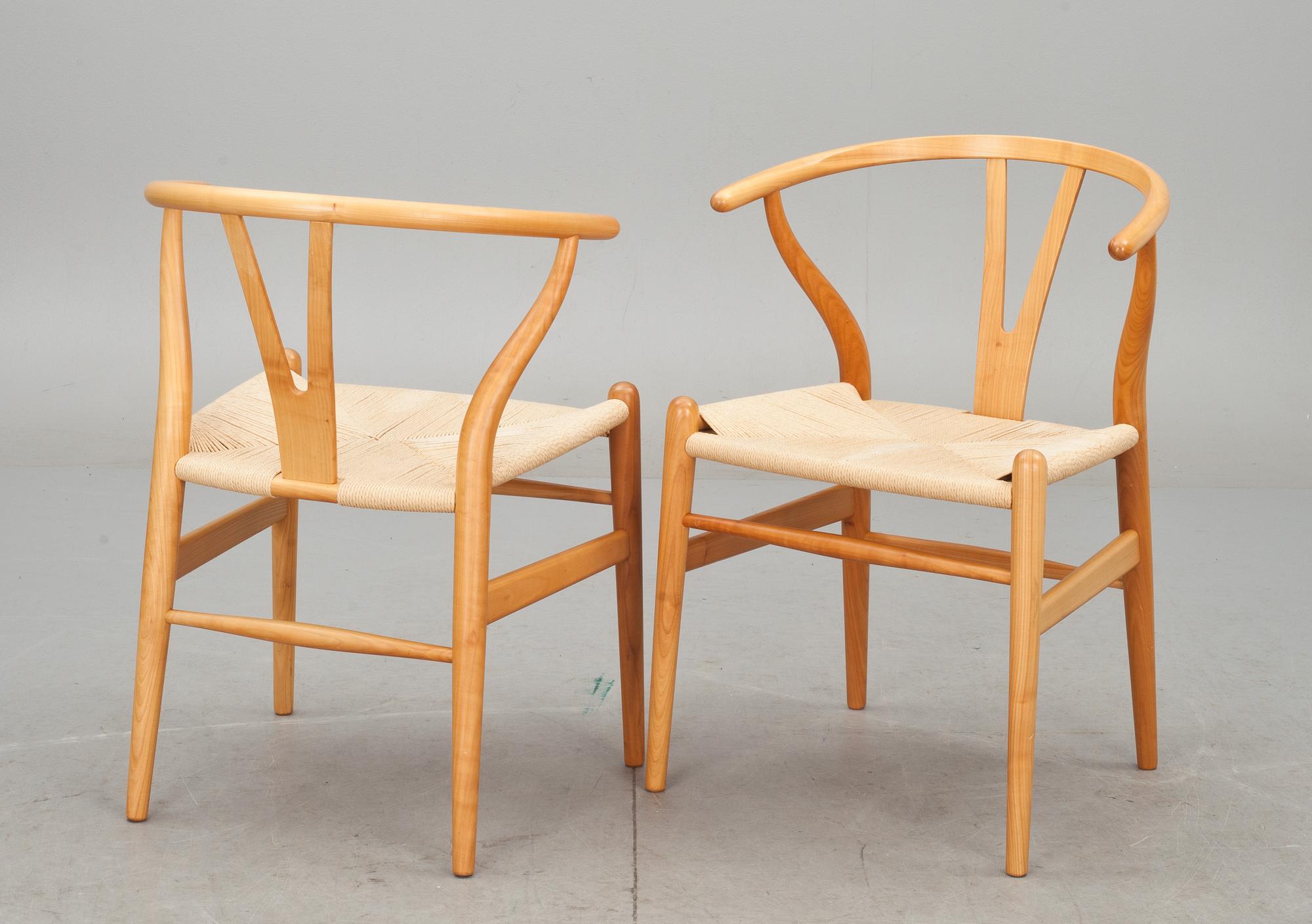 KARMSTOLAR, 2 st. Y-stolen , Hans J. Wegner för  Carl Hansen & Son, Danmark, 1900-talets slut.