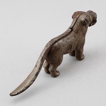 NÖTKNÄPPARE, målad metall, 1800-tal.