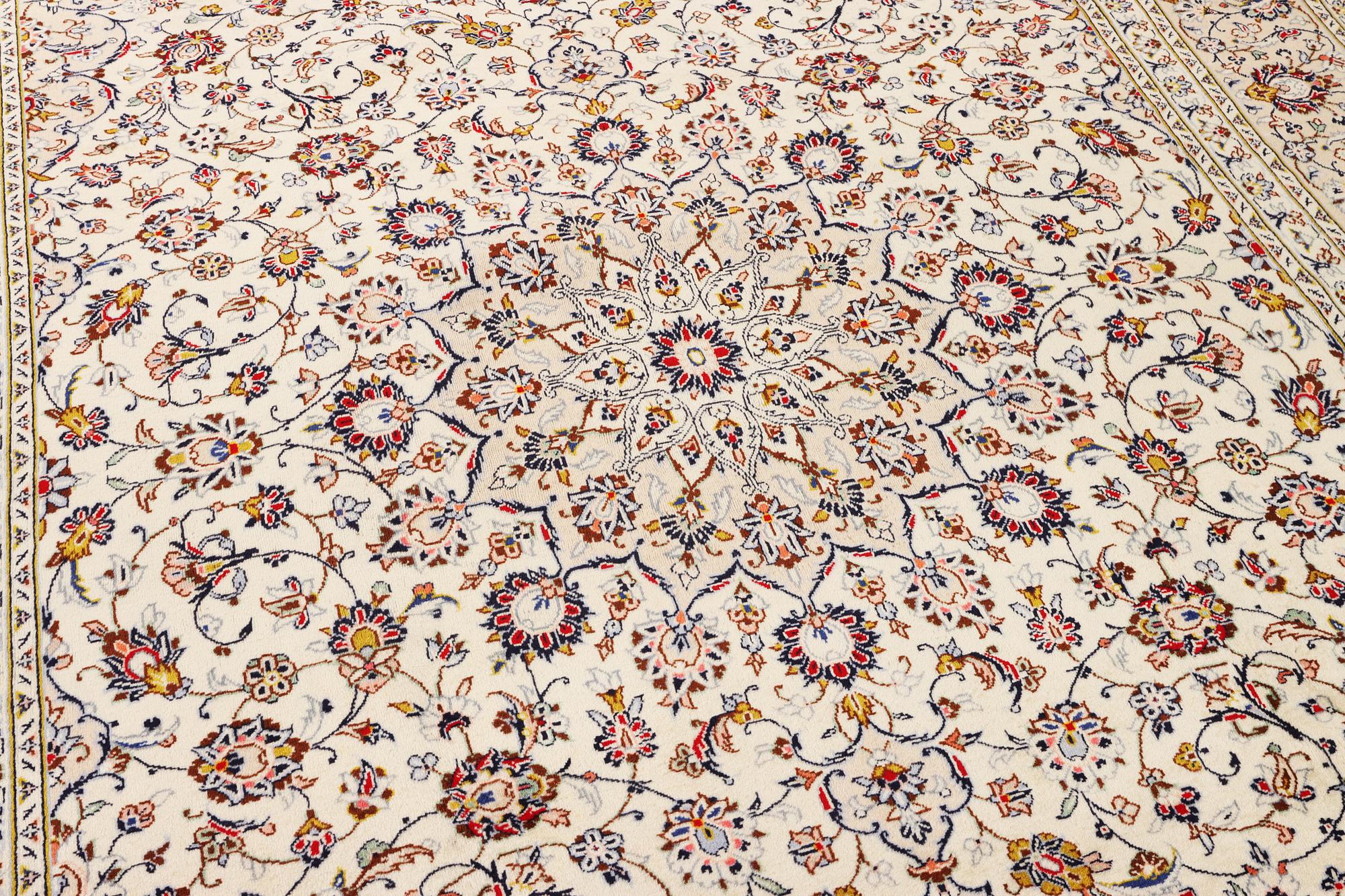 A Keshan carpet, c. 342 x 240 cm.