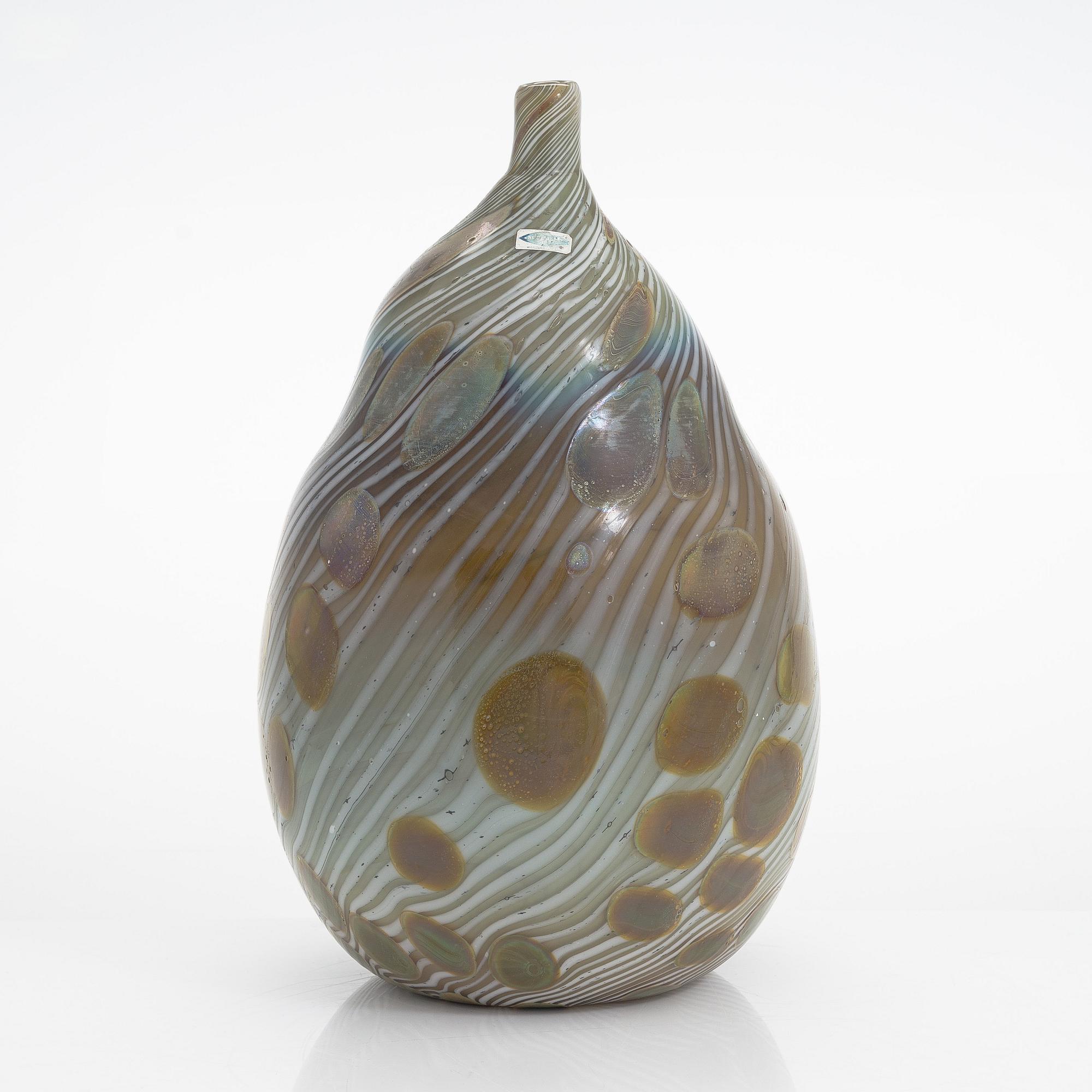 Oiva Toikka, an artglass bowl, signed Oiva Toikka Nuutajärvi Notsjö.