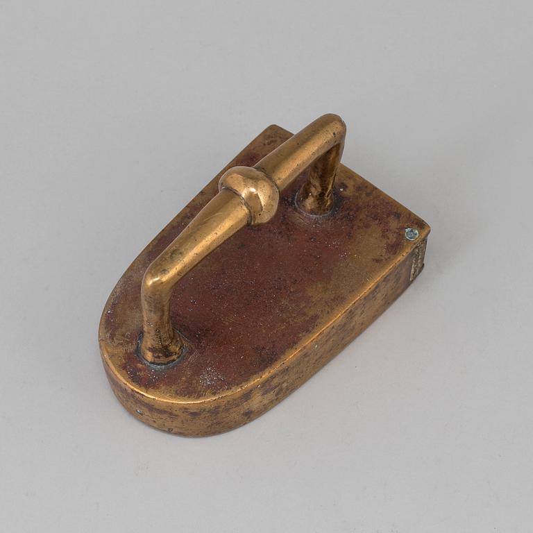 STRYKJÄRN, brons, 1600-tal.
