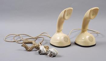 TELEFONER, 2 st, Ericofonen, s.k. Kobratelefon. Formgiven av Blomberg, Lysell och Thames. 1953-1954.