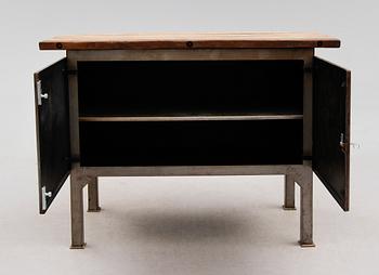 SERVERINGSSKÅP, industrimodell, 1900-talets andra hälft.