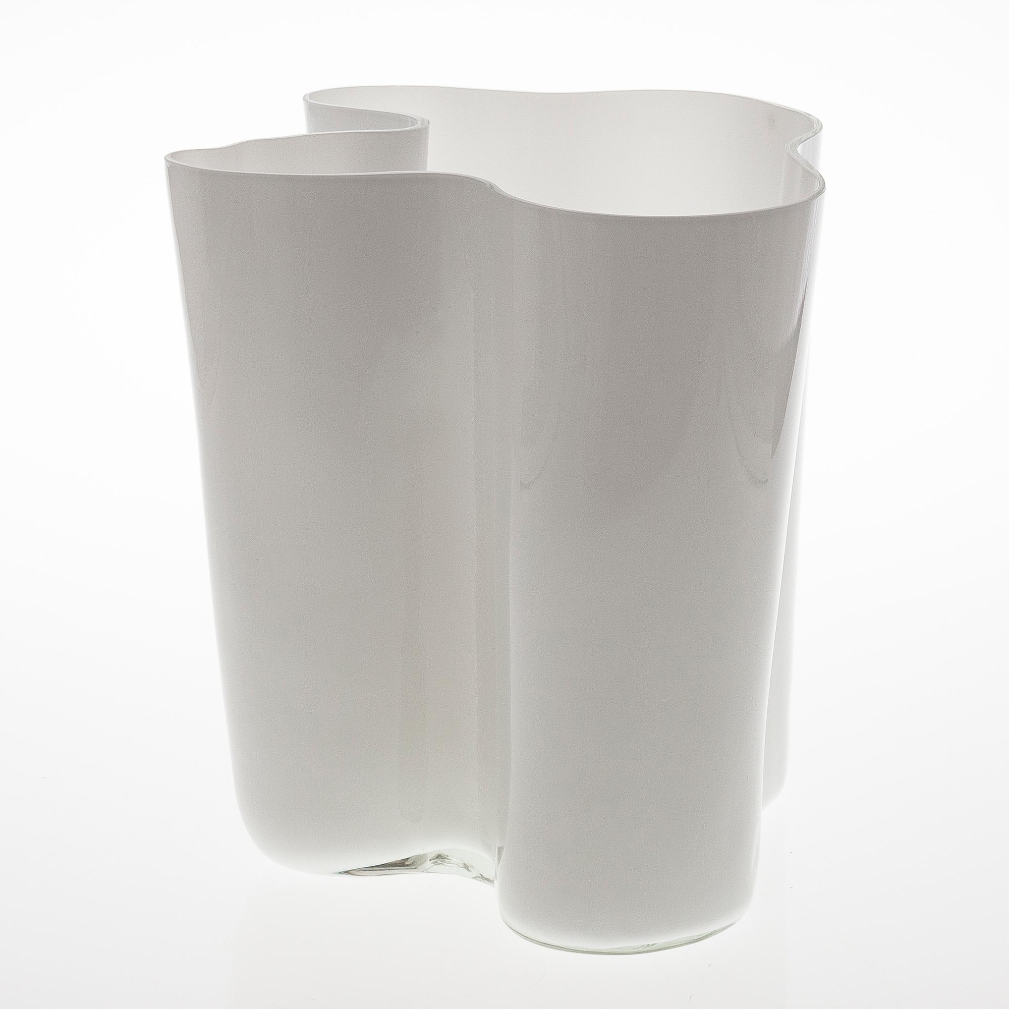 ALVAR AALTO, a 1960's '3031' vase signed Alvar aalto 3031.