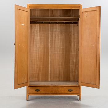 A 1920´s cabinet for clothing.