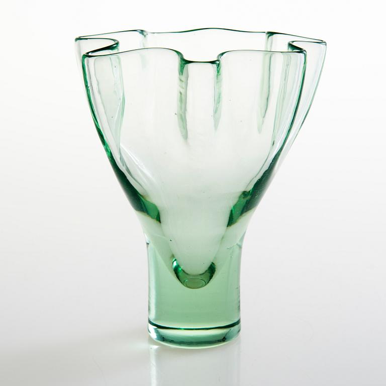 HELENA TYNELL, a 'Plissé' vase signed Riihimäen Lasi Oy, H. Tynell. In production 1949-1958.