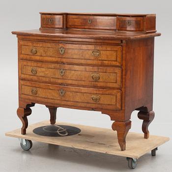 A late Baroque chest of drawers, around 1700.