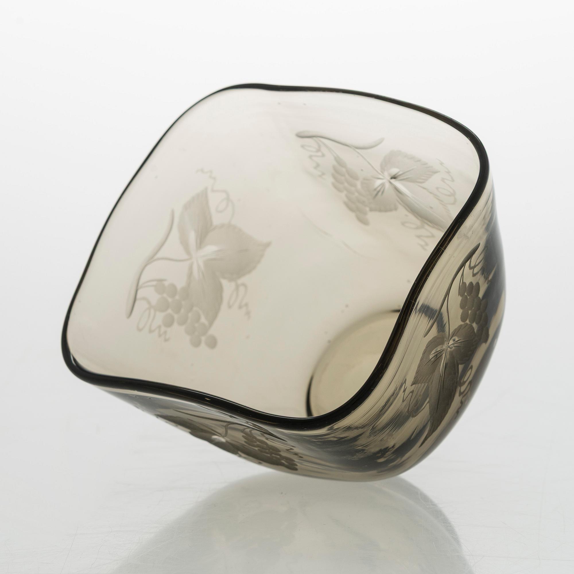 Gunnel Nyman, skål, modell 38/1081 Riihimäki Glassbruk Ab. Osignerad. Formgiven 1938.