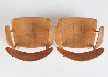 Hans J. Wegner, fåtöljer, ett par, modell "CH 22", Carl Hansen & Son, Odense, Danmark, 1900-talets mitt.
