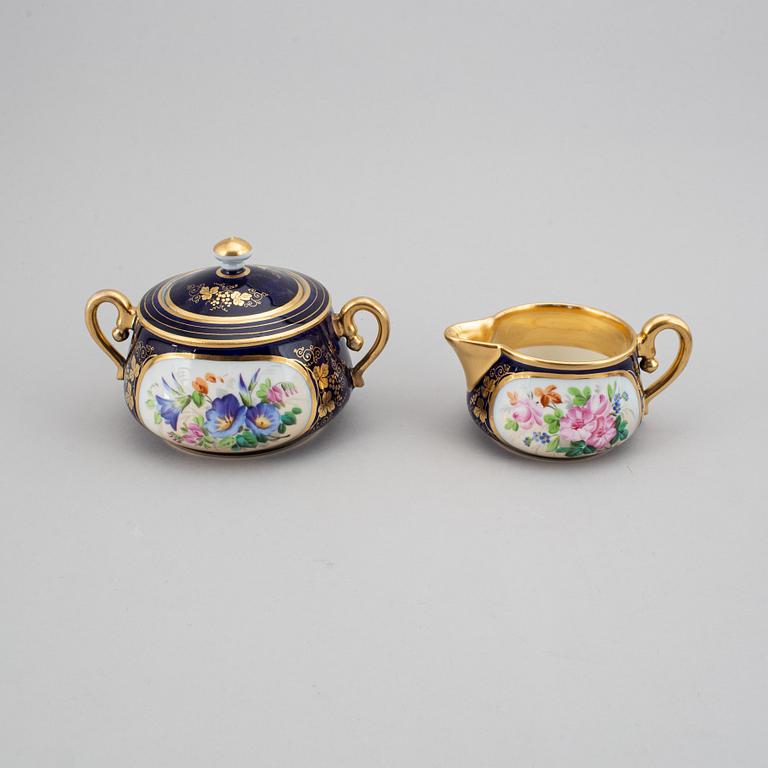 A Russian porcelaine tea set, Korniloff Brothers. (6 pc).