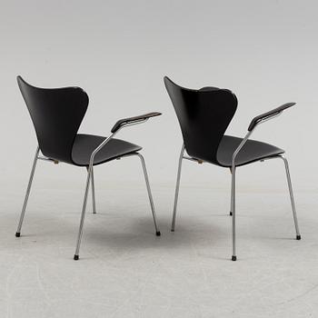 ARNE JACOBSEN, a pair of 'Seven' armchairs from Fritz Hansen, Denmark, 1967.