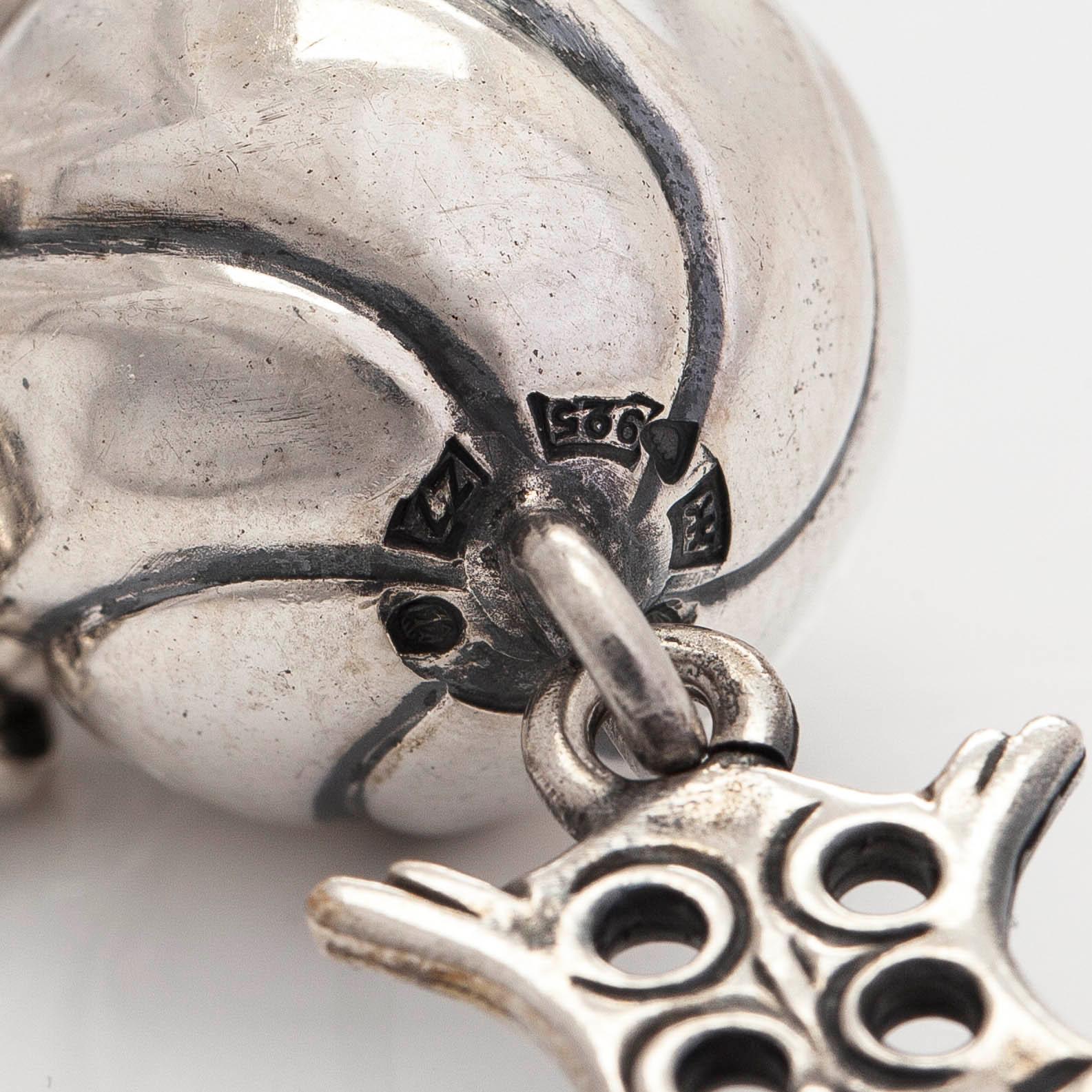 Kalevala Koru, kaulakoru, sterlinghopea. Helsinki 1970-luku.