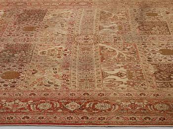 Matto, Antique Tabriz, ca 377-386 x 278,5-283,5 cm.