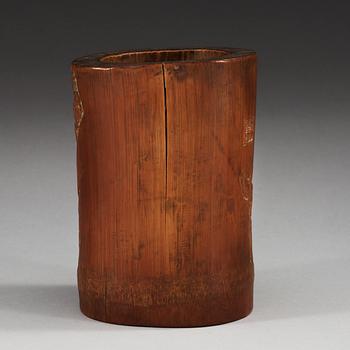 A carved bambu brush pot, late Qing dynasty.