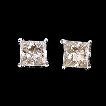 ÖRHÄNGEN, 1 par, 14 k vitguld med diamanter tot ca 0.70 ct.