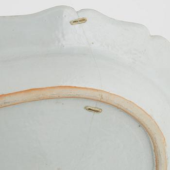Stekfat, porslin, Kina, Qing dynastin, Qianlong (1736-95).