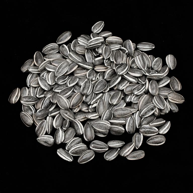 AI WEIWEI, objekt, 200 st, porslin. "Sunflower Seeds".