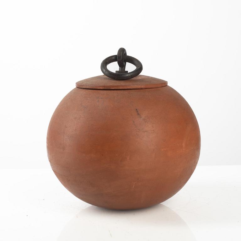 Anja Notini, an urn with cover, own workshop, Saltsjö-Boo.