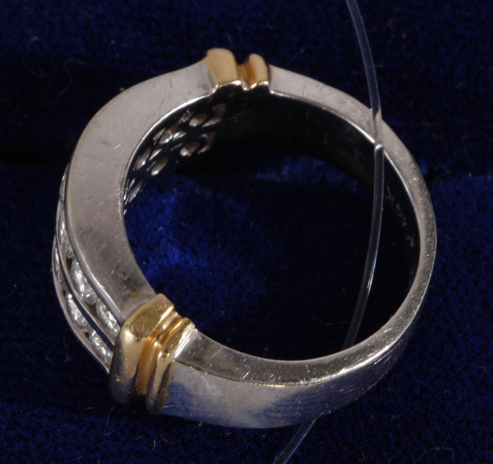 RING, 14k guld med briljantslipade diamanter.