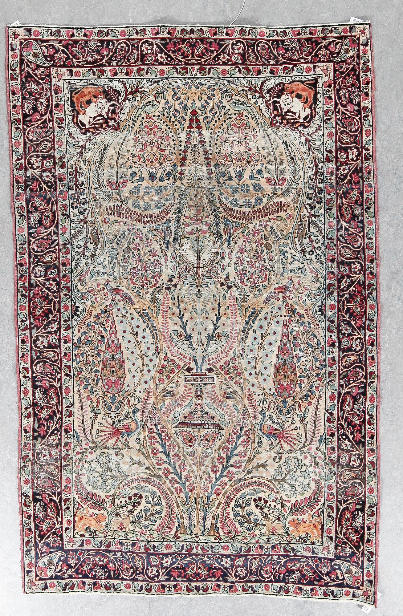 MATTA, semiantik, Kirman figural. ca 222x140 cm.
