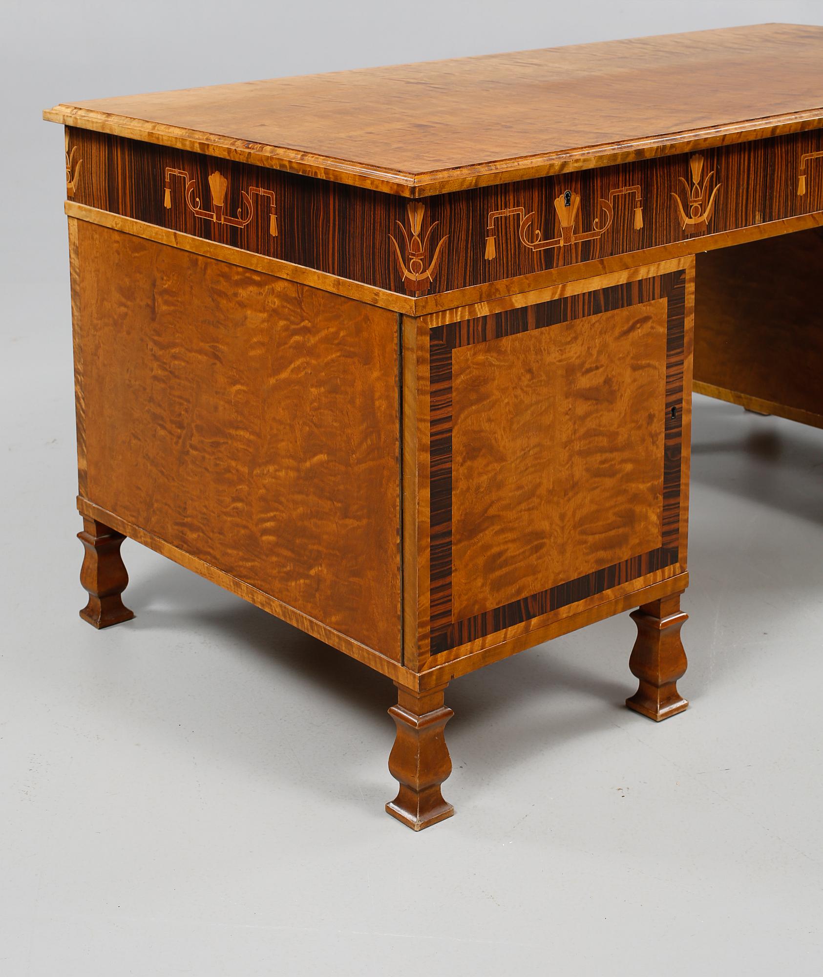 SKRIVBORD, 1900-talets andra kvartal.