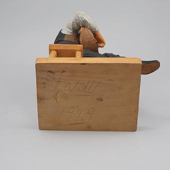 HERMAN ROSELL, träfigur, signerad och daterad 1949.