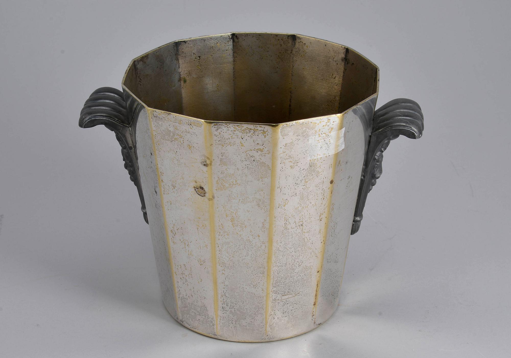 CHAMPAGNEKYLARE, tenn samt förnicklad mässing, art deco. Mellaneuropa 1920/1930-tal.