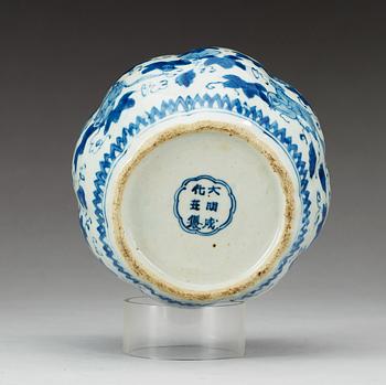 A blue and white pot, Ming dynasty, 17th Century. With Chenghuas six character mark.