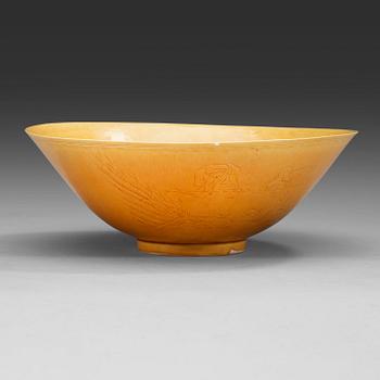 A yellow glazed bisquit bowl, Qing dynasty, Kangxi (1662-1722).