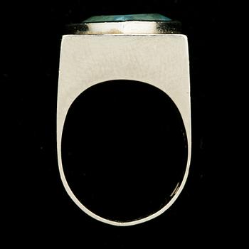 RING, 18 k vitguld med akvamarin. Vikt ca 14,5 g.