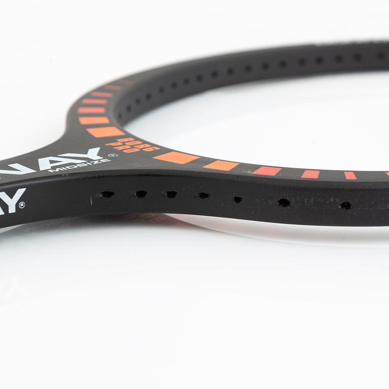Tennisracket. Signerad Björn Borg. Speciellt framtaget midsized Borg Pro test racket, Graphite-förstärkt.