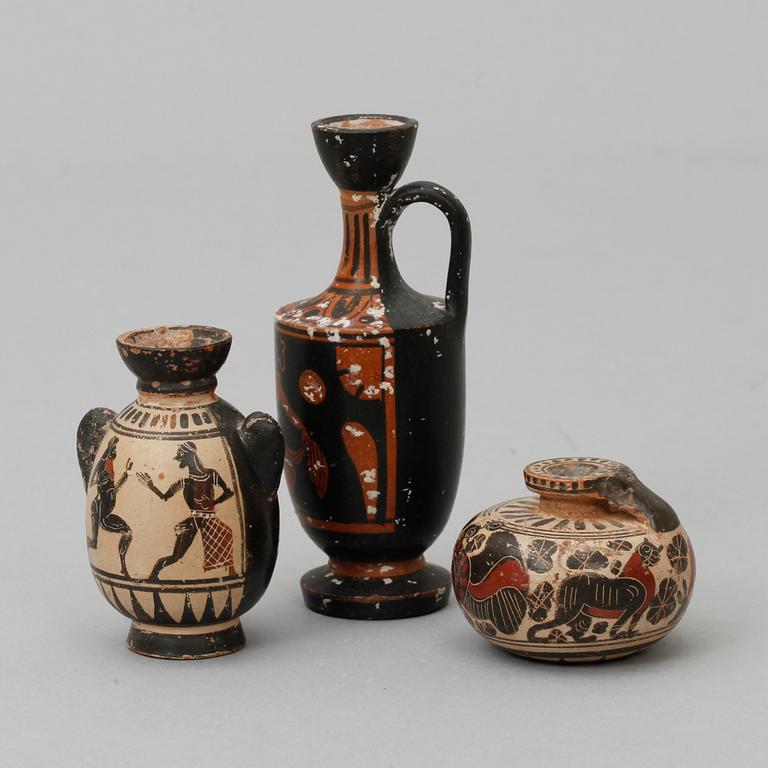 ARYBALLOS, 3 st, lergods, enligt uppgift korintiska, ca 500-600 f.kr.