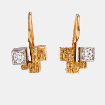 Björn Weckström, Örhängen "Guldtorn", 18K guld, diamanter ca 0.16 ct tot. Lapponia 1968 och 1993.