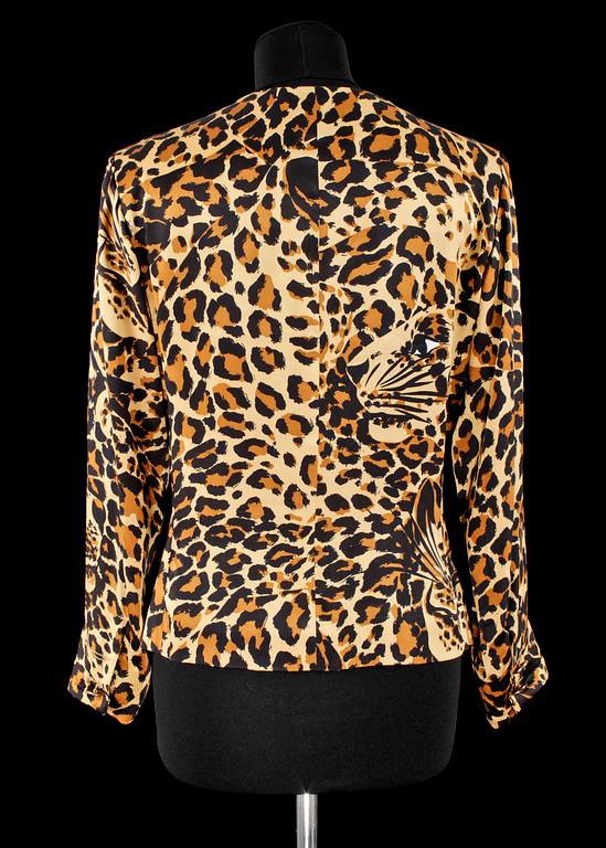 A leopard print silk jacket "Spencermodell" by Yves Saint Laurent.