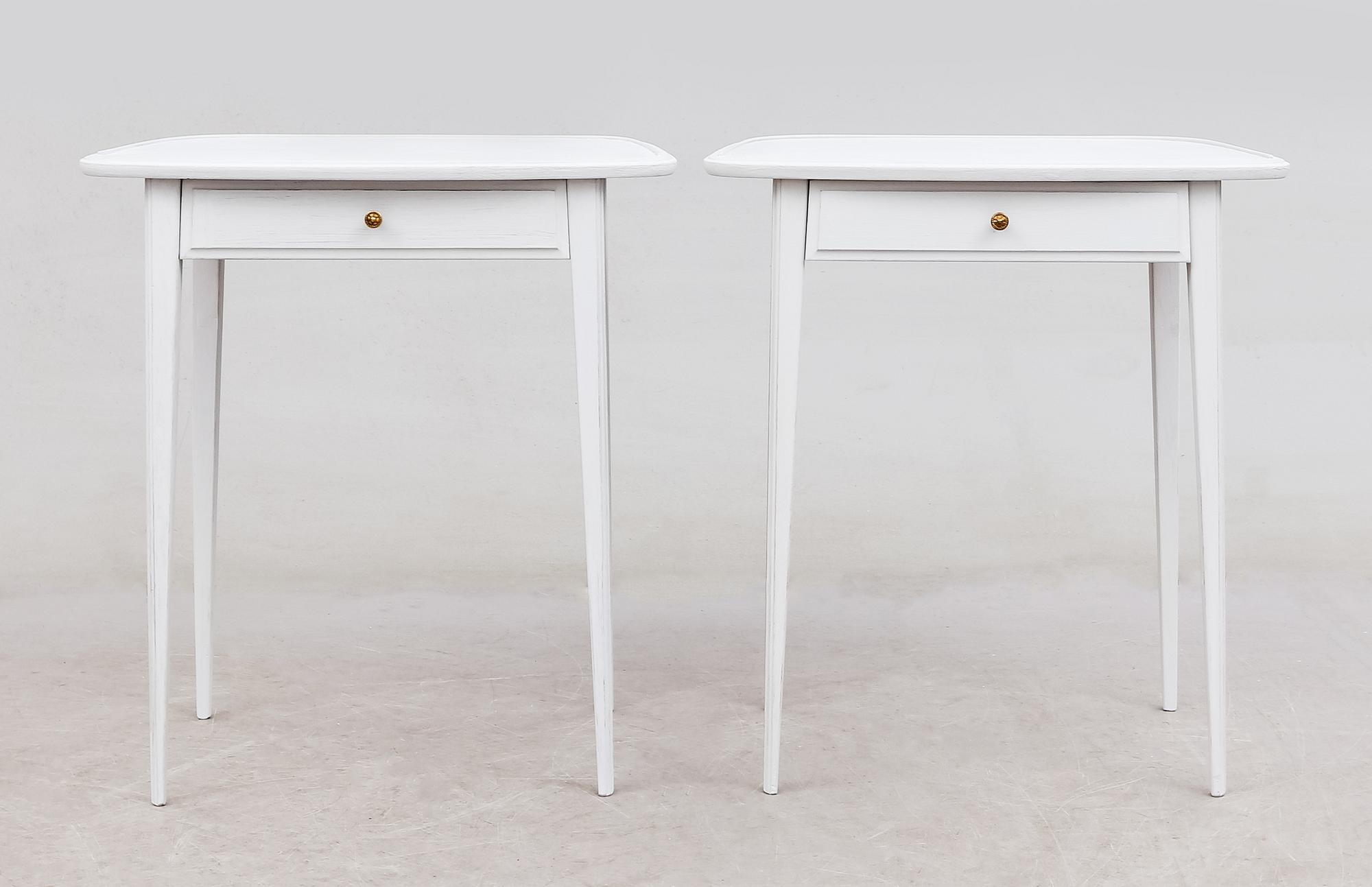 SÄNGBORD, 1 par, 1900-talets mitt.