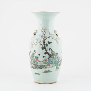 A famille rose Vase, 20th century.