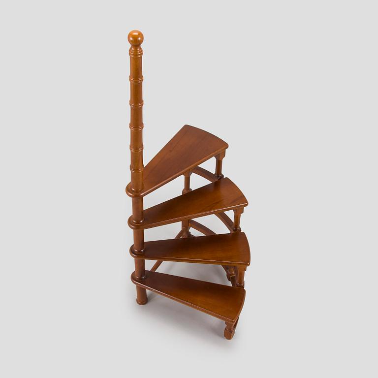 An English style library ladder, the latter half of the 20th century.