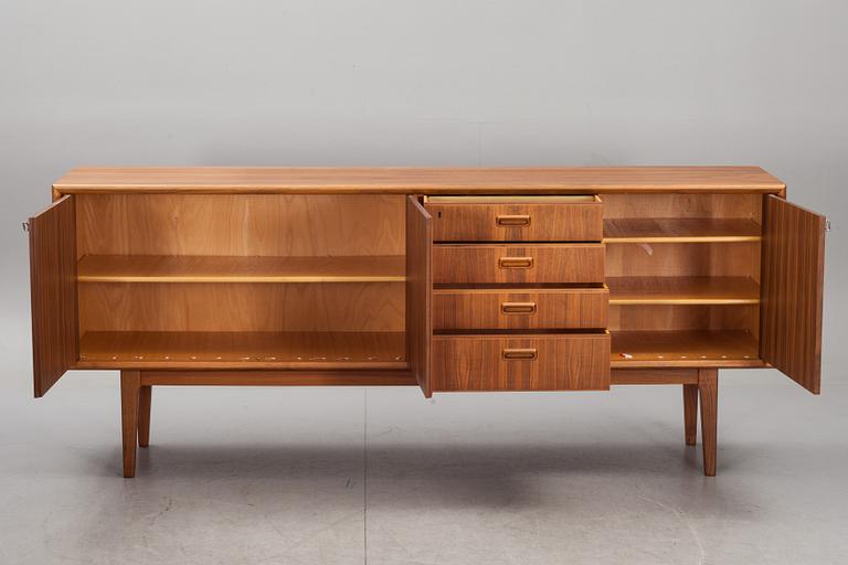 SIDEBOARD, AB Linde Nilsson Lammhult. 1960-tal. Två nycklar.