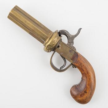 Slaglåsrevolver, märkt AIS (Anders Johannesson i Romenäs 1840-1914).