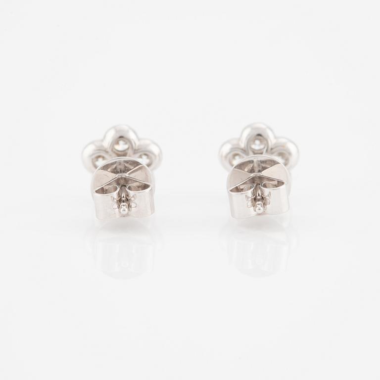 Earrings 18K white gold with brilliant-cut diamonds.