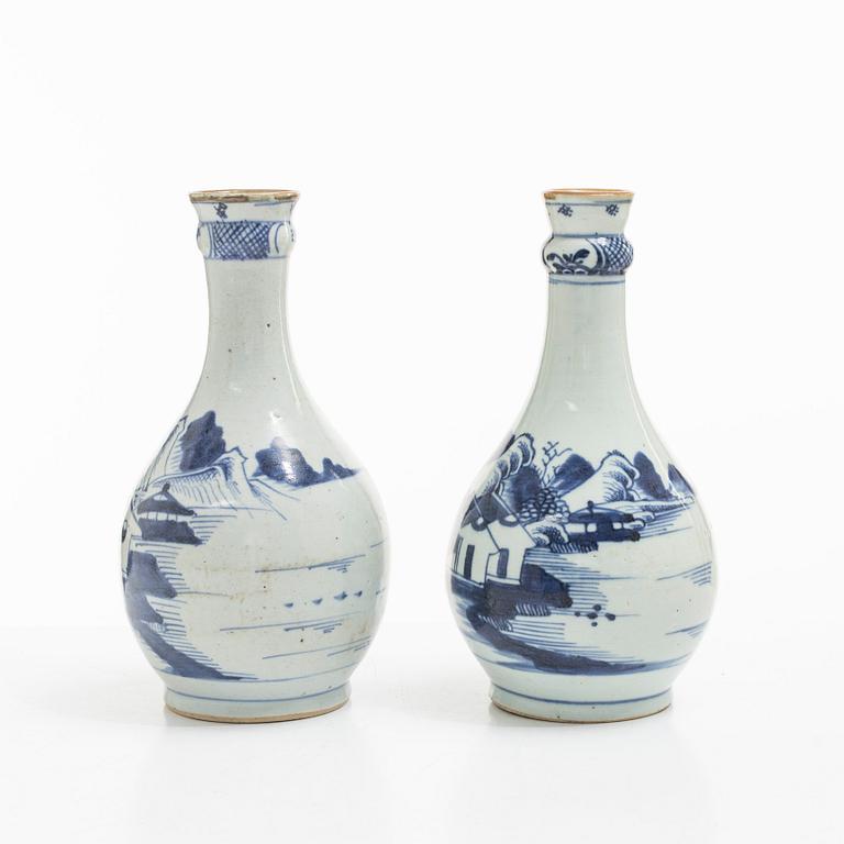 A pair of similar blue and white vases, China, Qing dynasty, 19th century.
