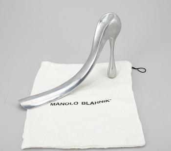 SKOSKED, metall, 2000-tal, Manolo Blahnik.