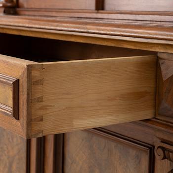 Bokskåp, nyrenässans, omkring 1900.