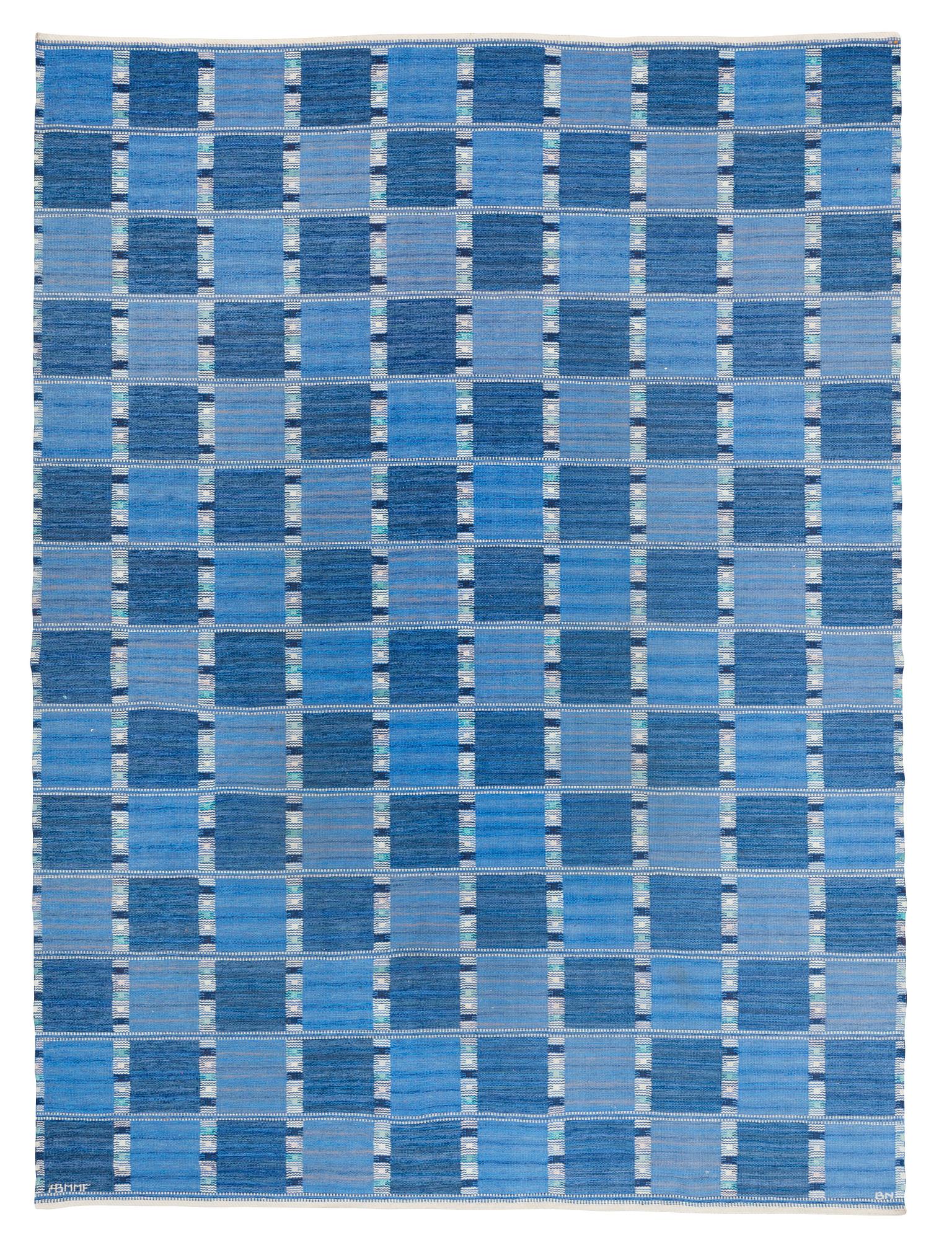 CARPET. "Falurutan, blå". Flat weave. 372 x 274,5 cm. Signed AB MMF BN.